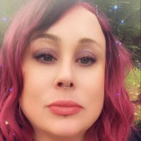 Meet your Posher, Stephanie - Picture 1 of 1